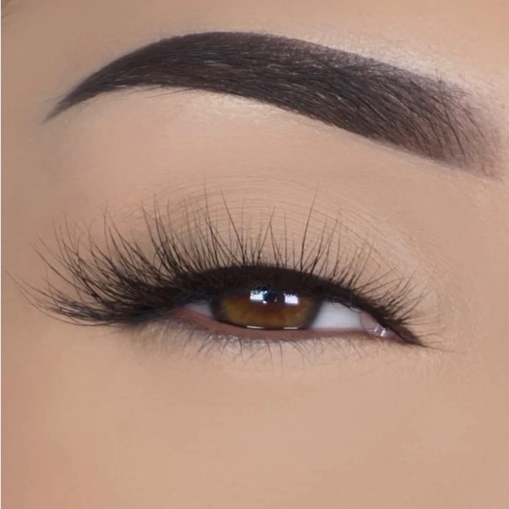 lilly lashes bundle - Picture 5 of 5